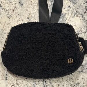 Lululemon Everywhere Belt Bag 2L